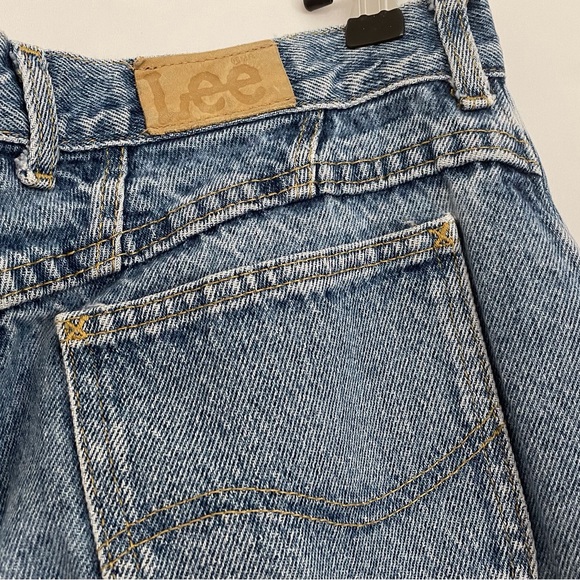 Vintage Lee Jeans Women’s size 14M Relaxed Fit Straight Leg - Indigo Wash - Picture 5 of 6